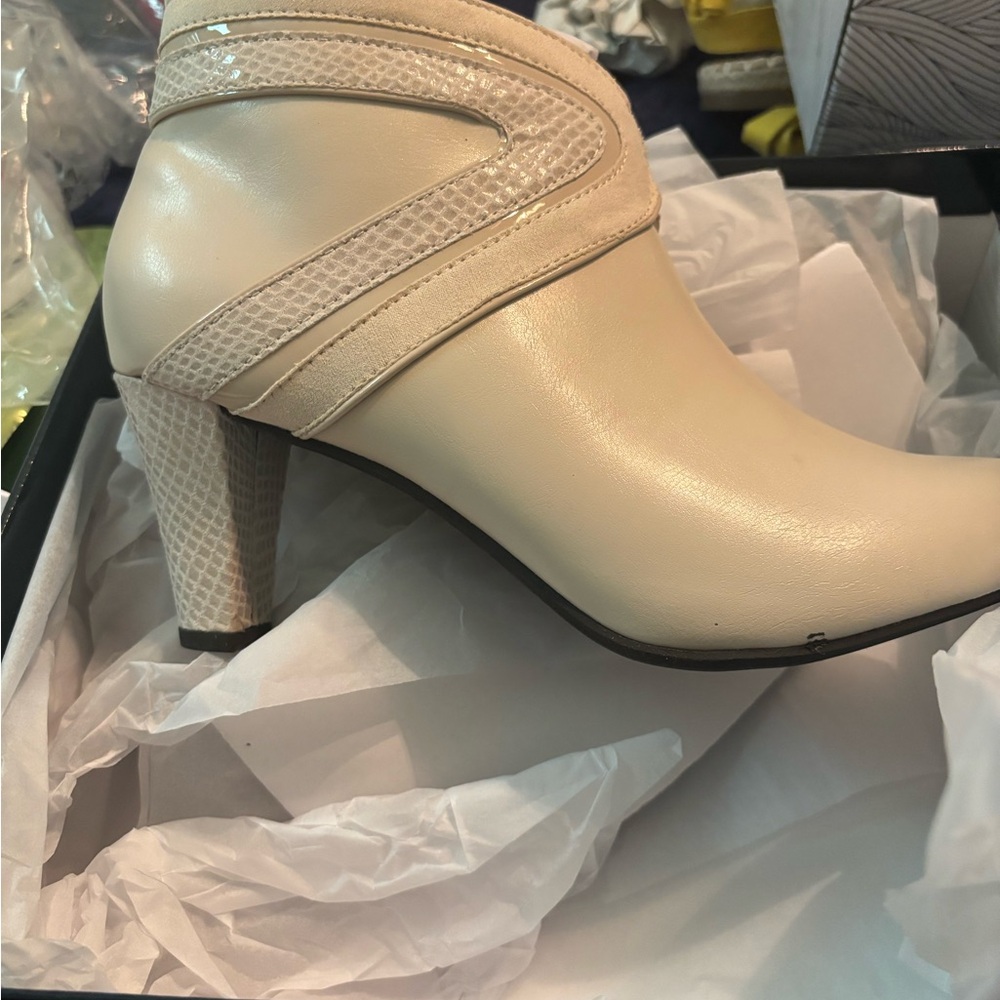 Karen Scott Cream Heeled Boots with Ankle Design